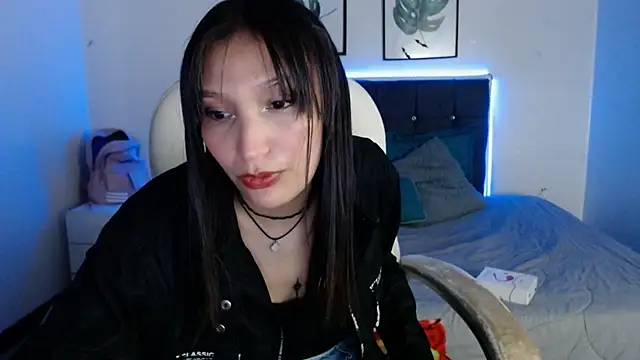 mia collens online show from 11.24.25