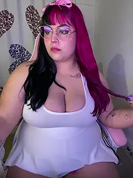 Snapshot of Pinky-Flower chatting on 01.22.25 Pinky-Flower online show from 01.22.25