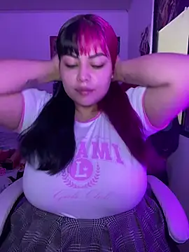 Snapshot of Pinky-Flower chatting on 01.25.25 Pinky-Flower online show from 01.25.25