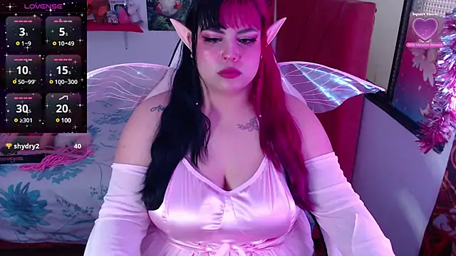 Snapshot of Pinky-Flower chatting on 01.26.25 Pinky-Flower online show from 01.26.25