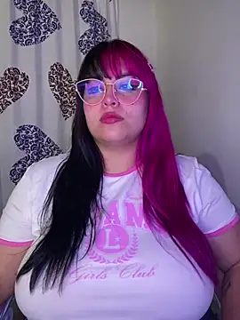 Snapshot of Pinky-Flower chatting on 02.15.25 Pinky-Flower online show from 02.15.25