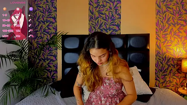 Snapshot of hinata_itachi chatting on 03.08.25 hinata itachi online show from 03.08.25