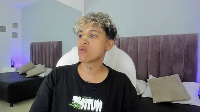 Dominick jones online show from 02.11.25