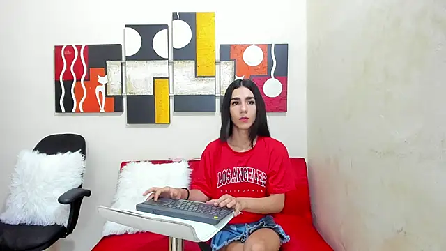 Mariana 16  online show from 02.13.25
