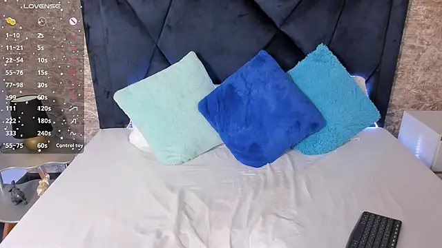 Lily Woodz online show from 02.02.25