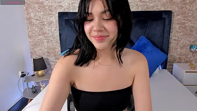 Lily Woodz online show from 02.08.25