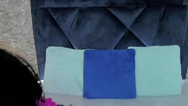 Lily Woodz online show from 09.27.25