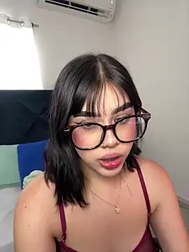 Lily Woodz online show from 03.06.26