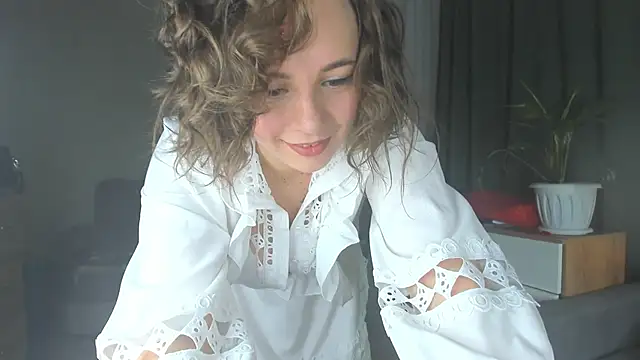 Snapshot of Cute_smile_sharon chatting on 12.19.24 Cute smile sharon online show from 12.19.24