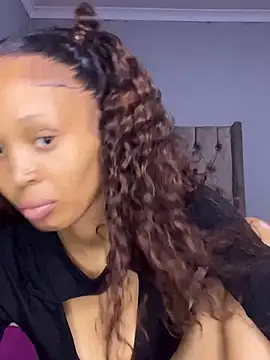 Snapshot of CuteMellow2k chatting on 12.18.24 CuteMellow2k online show from 12.18.24