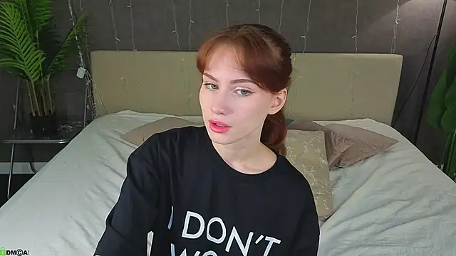 Snapshot of Mollly_Rouge chatting on 04.28.26 Mollly Rouge online show from 04.28.26