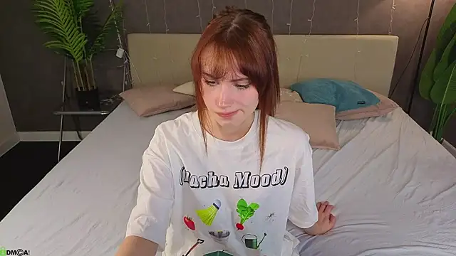 Snapshot of Mollly_Rouge chatting on 04.29.26 Mollly Rouge online show from 04.29.26