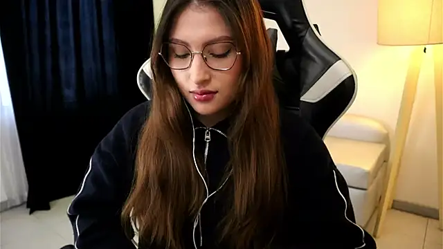 Daisha Riley online show from 09.12.25