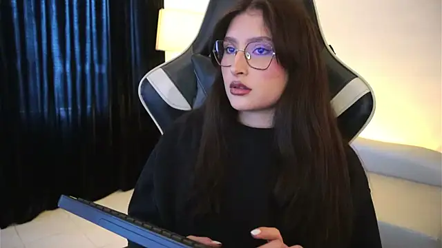 Snapshot of Daisha_Riley chatting on 04.10.26 Daisha Riley online show from 04.10.26