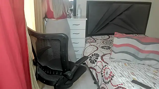 natalia5560 online show from 12.15.25