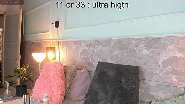Snapshot of Little_lili19 chatting on 04.24.26 Little lili19 online show from 04.24.26
