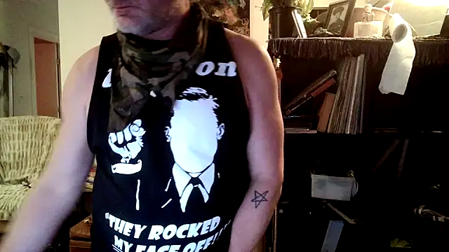 Snapshot of SilverandFox chatting on 01.14.25 SilverandFox online show from 01.14.25