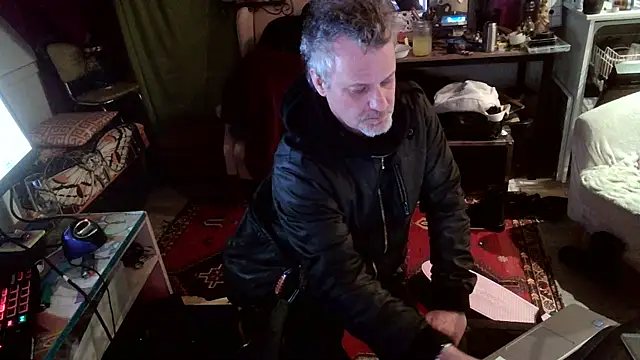 Snapshot of SilverandFox chatting on 03.10.25 SilverandFox online show from 03.10.25