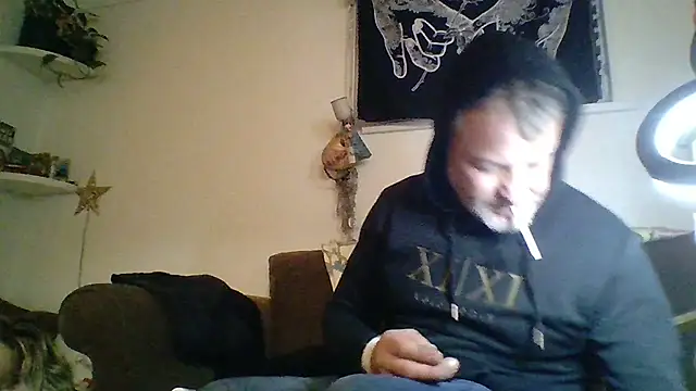 Snapshot of SilverandFox chatting on 11.06.25 SilverandFox online show from 11.06.25