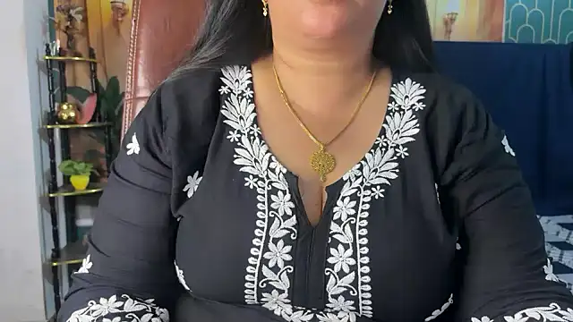 Snapshot of FlatVincy4 chatting on 04.14.26 FlatVincy4 online show from 04.14.26