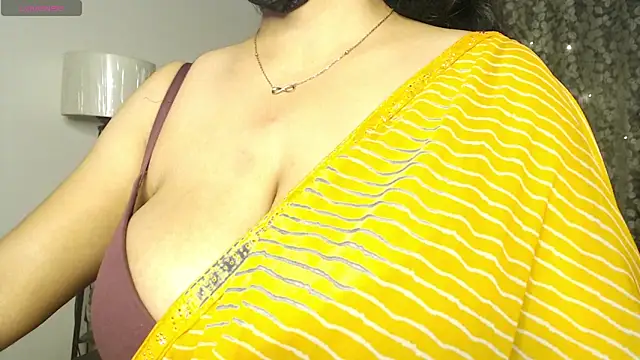 Snapshot of hot_menka chatting on 02.10.26 hot menka online show from 02.10.26