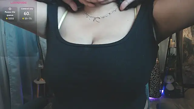 Snapshot of hot_menka chatting on 06.27.26 hot menka online show from 06.27.26