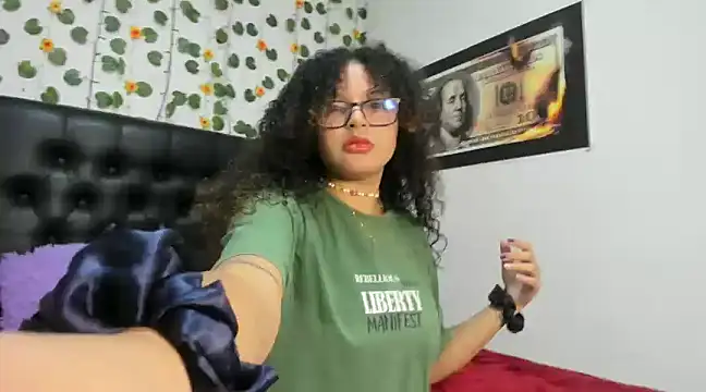 Snapshot of Luluhot_69 chatting on 01.05.25 Luluhot 69 online show from 01.05.25