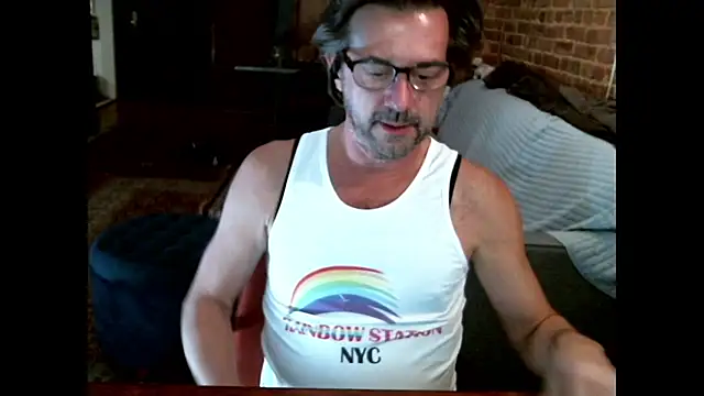 Johnny Bottoms online show from 12.21.25