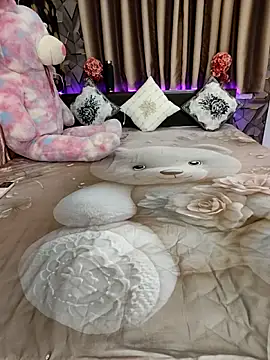 Little  Lia online show from 11.26.25