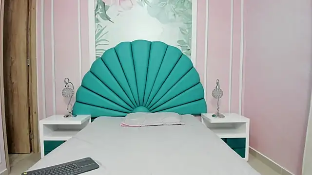 Snapshot of Daphne_Fox_ chatting on 01.21.25 Daphne Fox online show from 01.21.25