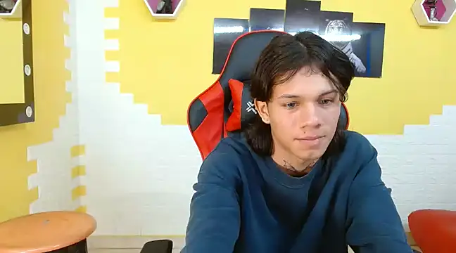 Snapshot of andy_dan18 chatting on 02.02.25 andy dan18 online show from 02.02.25
