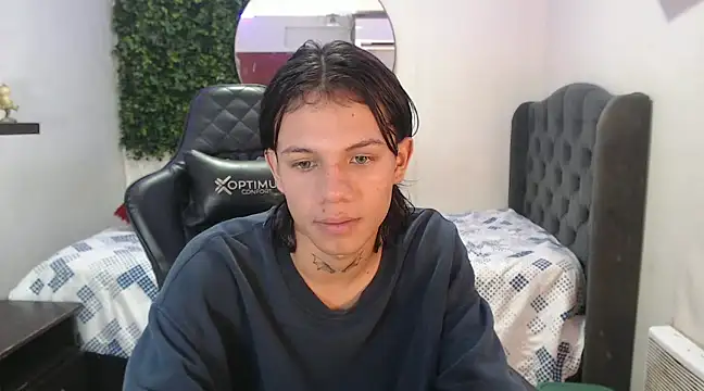 Snapshot of andy_dan18 chatting on 02.02.25 andy dan18 online show from 02.02.25