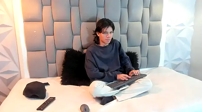 Snapshot of andy_dan18 chatting on 02.11.25 andy dan18 online show from 02.11.25