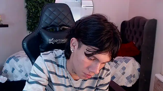 Snapshot of andy_dan18 chatting on 03.15.25 andy dan18 online show from 03.15.25