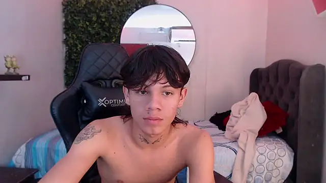 Snapshot of andy_dan18 chatting on 03.18.25 andy dan18 online show from 03.18.25