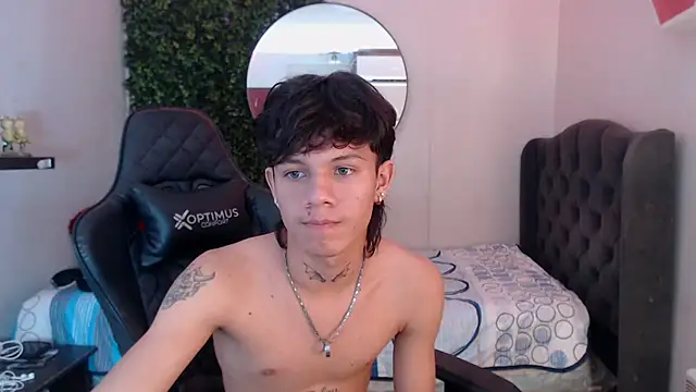 Snapshot of andy_dan18 chatting on 03.19.25 andy dan18 online show from 03.19.25