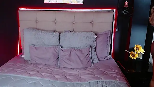 nikkystorm1  online show from 03.06.25