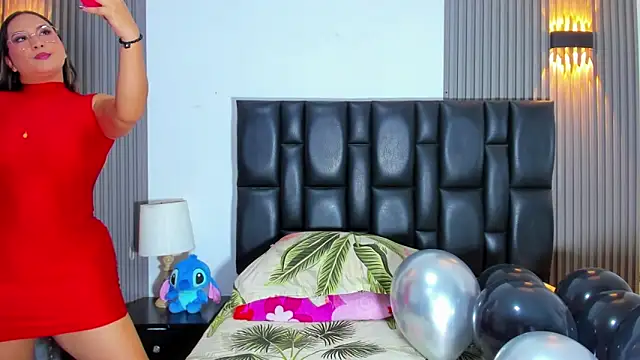 MiaLaurents online show from 09.14.25