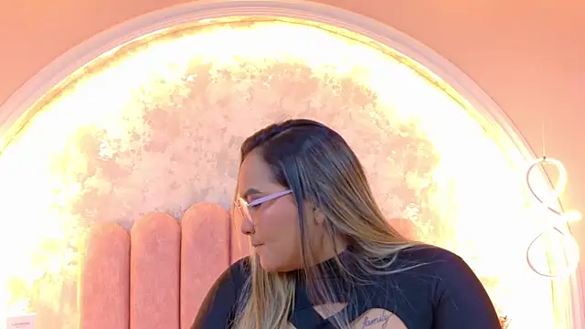 MiaLaurents online show from 03.04.26