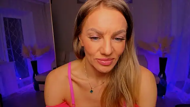 Snapshot of Oliva_Candy chatting on 05.06.26 Oliva Candy online show from 05.06.26