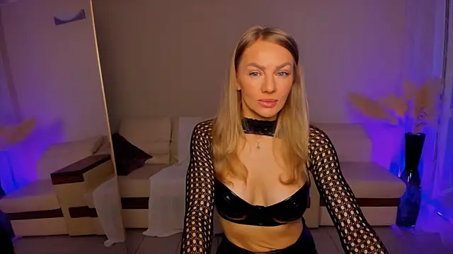Snapshot of Oliva_Candy chatting on 05.21.26 Oliva Candy online show from 05.21.26
