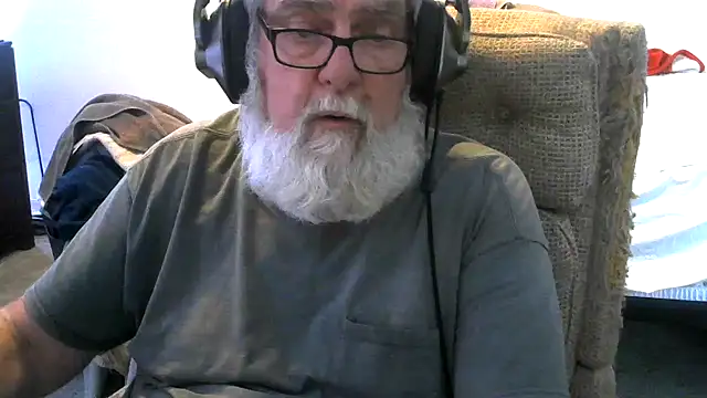 Snapshot of viejo_oso chatting on 05.10.26 viejo oso online show from 05.10.26