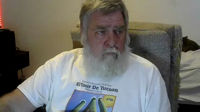 Snapshot of viejo_oso chatting on 05.16.26 viejo oso online show from 05.16.26