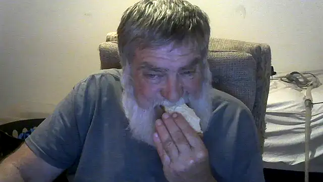 Snapshot of viejo_oso chatting on 05.18.26 viejo oso online show from 05.18.26