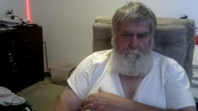 Snapshot of viejo_oso chatting on 05.24.26 viejo oso online show from 05.24.26