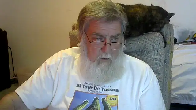 Snapshot of viejo_oso chatting on 06.07.26 viejo oso online show from 06.07.26
