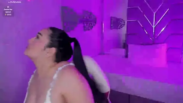 stefany duque1  online show from 02.04.26