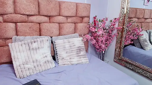 Snapshot of paris_noa chatting on 03.15.25 paris noa online show from 03.15.25