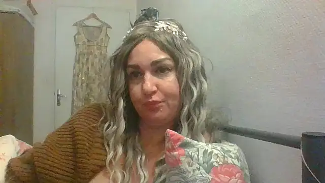 Snapshot of BELLAMORGANE1 chatting on 12.23.24 BELLAMORGANE1 online show from 12.23.24