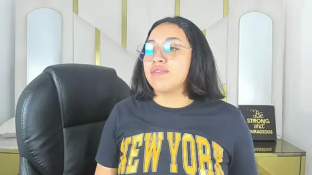 IsabellRodriguez18 online show from 11.14.25